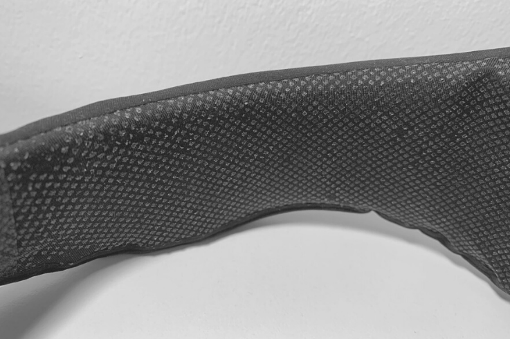 Silicone imprint on the Headstrong headguard for improved grip